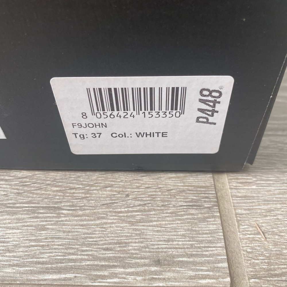 P448 John Low Top Sneaker - Picture 4 of 4